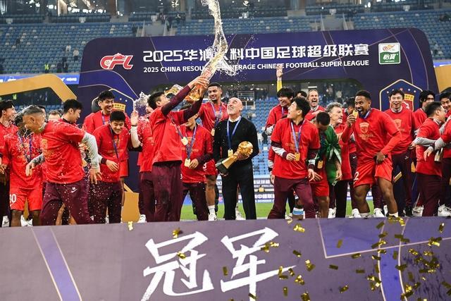 上港豪取连胜,成为本赛季夺冠热门 上港豪取连胜,成为本赛季夺冠热门